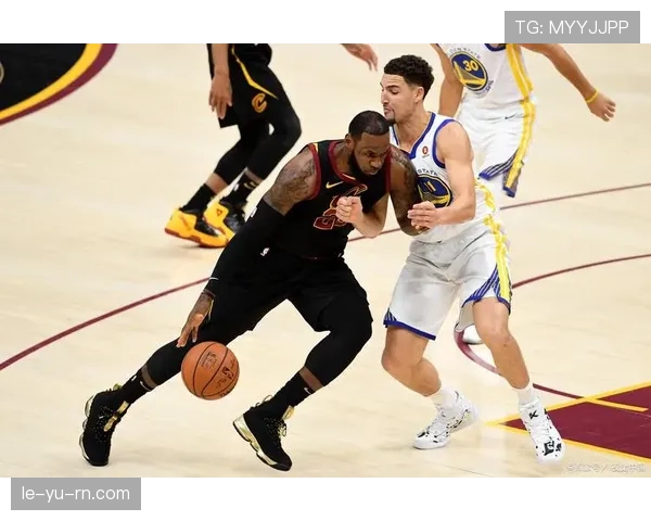 老鹰队火力全开，强势进攻点燃赛场激情