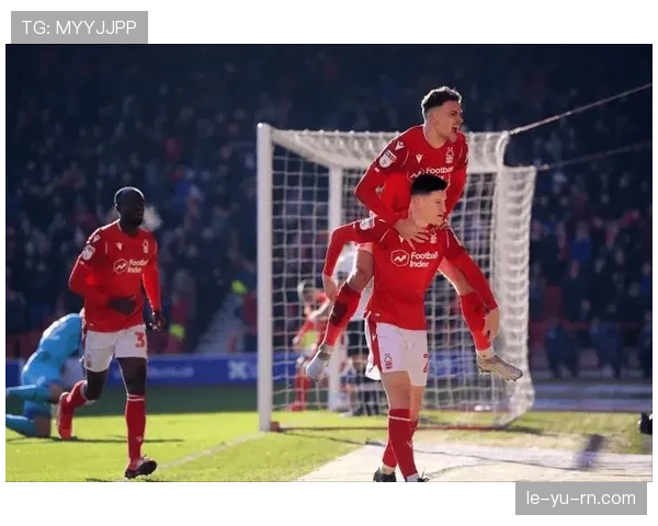 卢顿城全力冲刺保级关键战，英超生死对决引关注