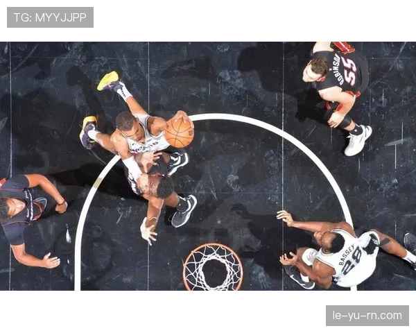 戈贝尔护筐效率拉开与内线对手差距，防守影响力显著提升